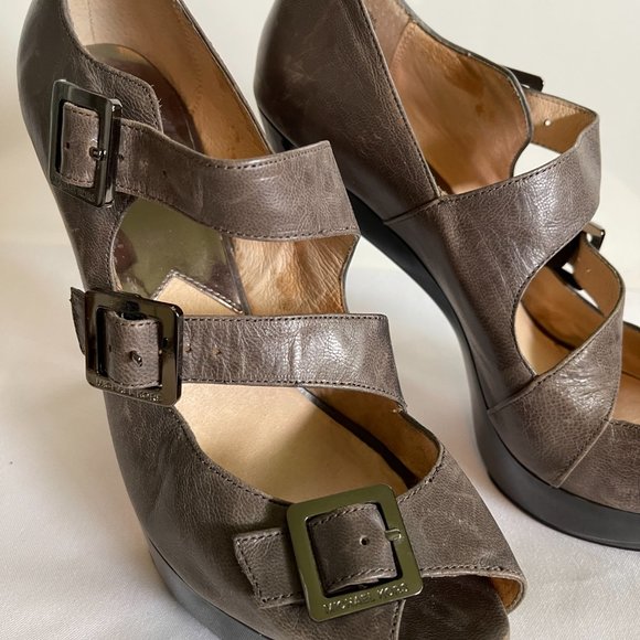 MICHAEL KORS LEATHER  PLATFORM SIZE 10 - Picture 2 of 15